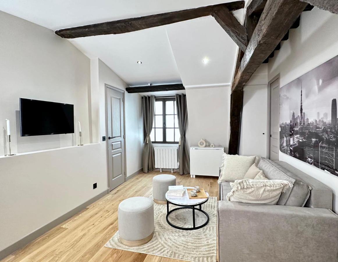 Le Marais' Finest Luxurious Apartment Paris Eksteriør billede