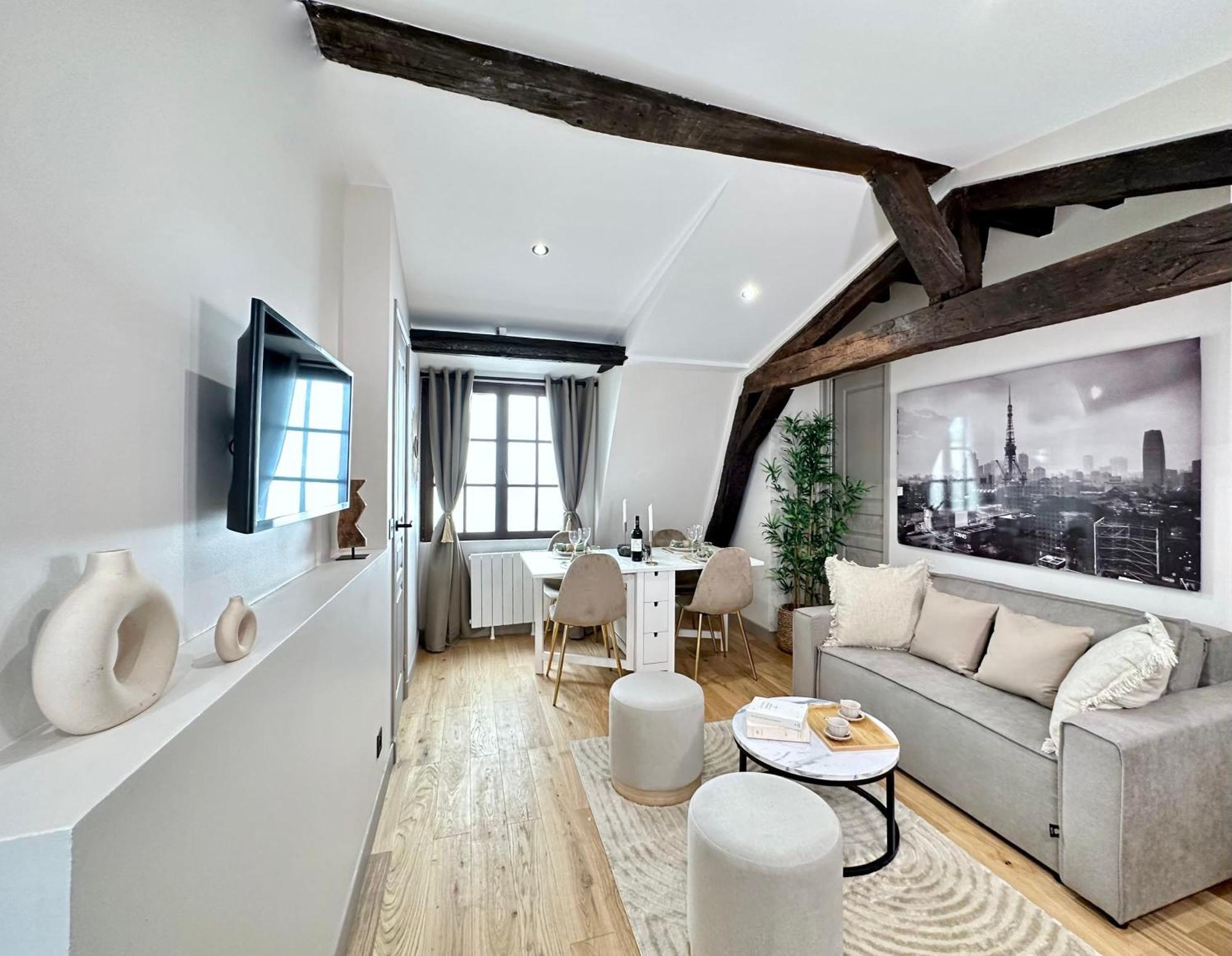 Le Marais' Finest Luxurious Apartment Paris Eksteriør billede
