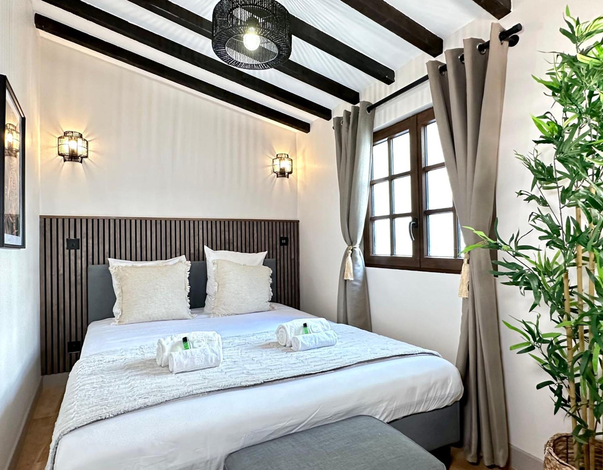 Le Marais' Finest Luxurious Apartment Paris Eksteriør billede