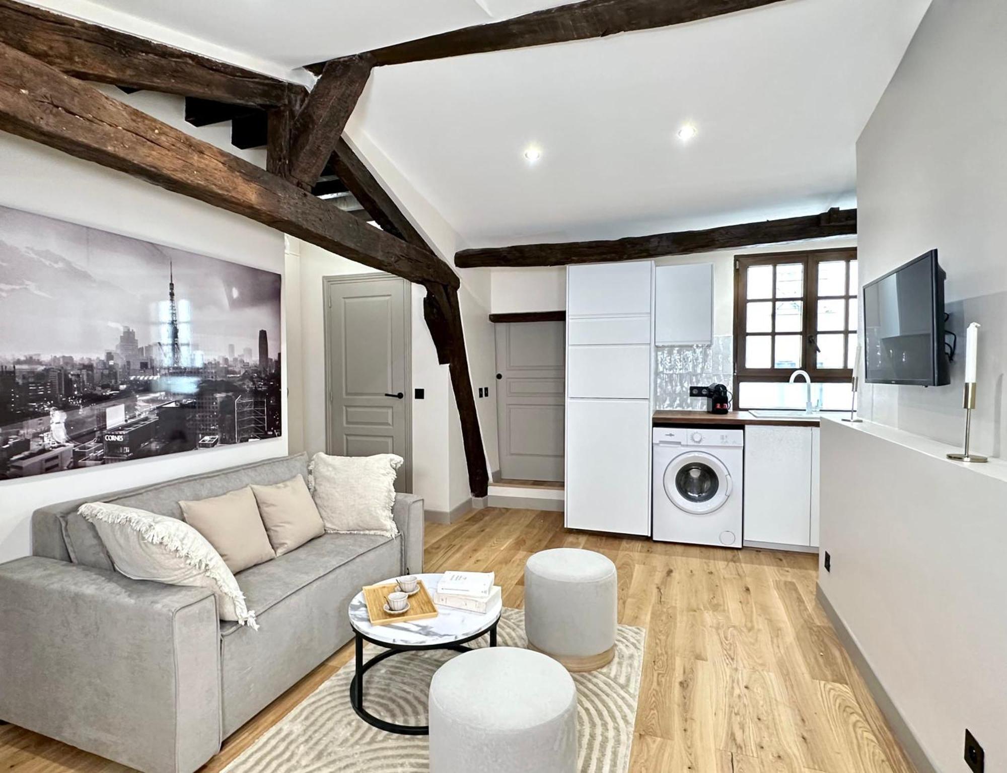 Le Marais' Finest Luxurious Apartment Paris Eksteriør billede