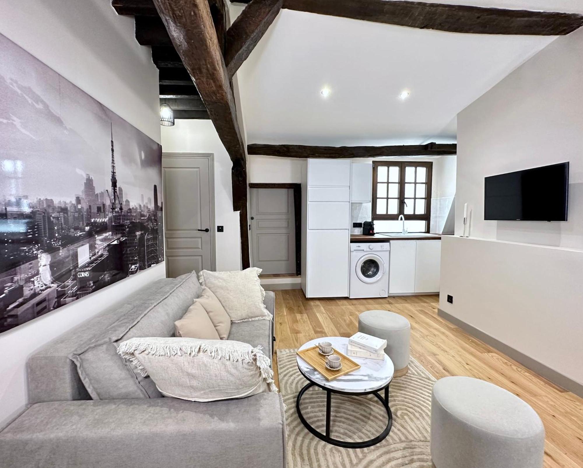 Le Marais' Finest Luxurious Apartment Paris Eksteriør billede