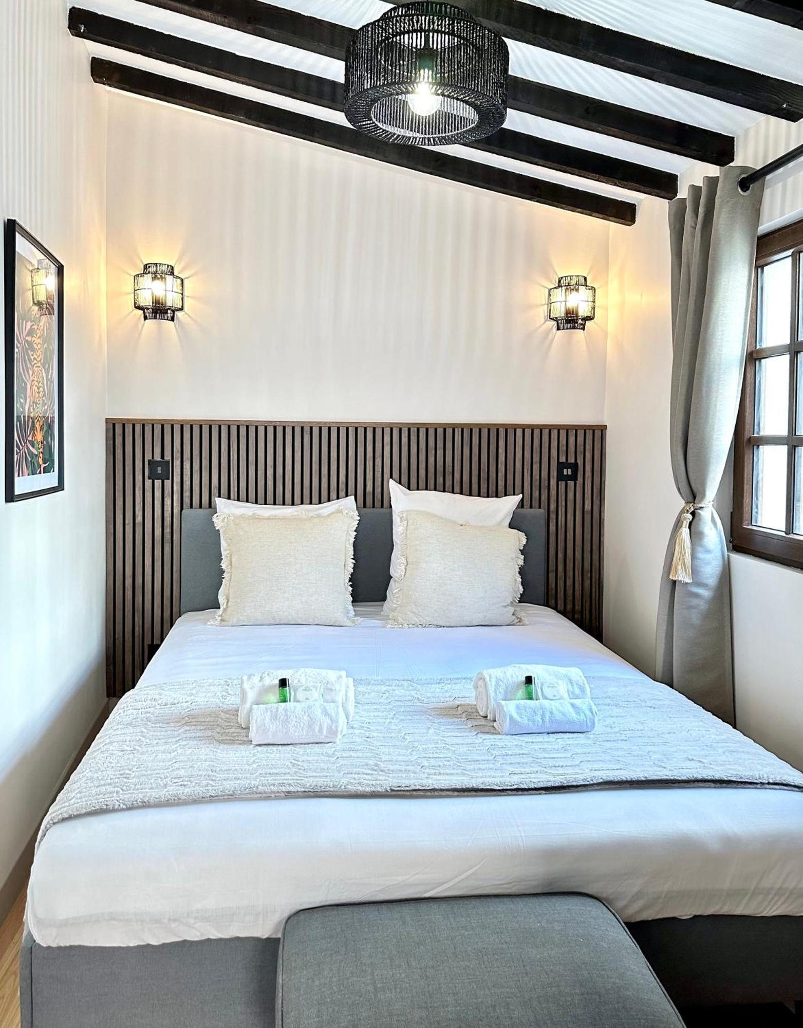 Le Marais' Finest Luxurious Apartment Paris Eksteriør billede