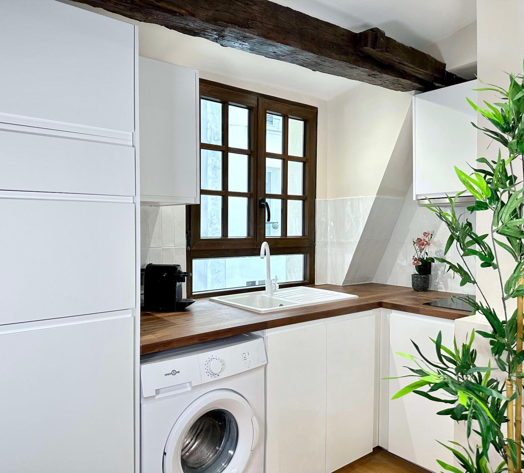Le Marais' Finest Luxurious Apartment Paris Eksteriør billede